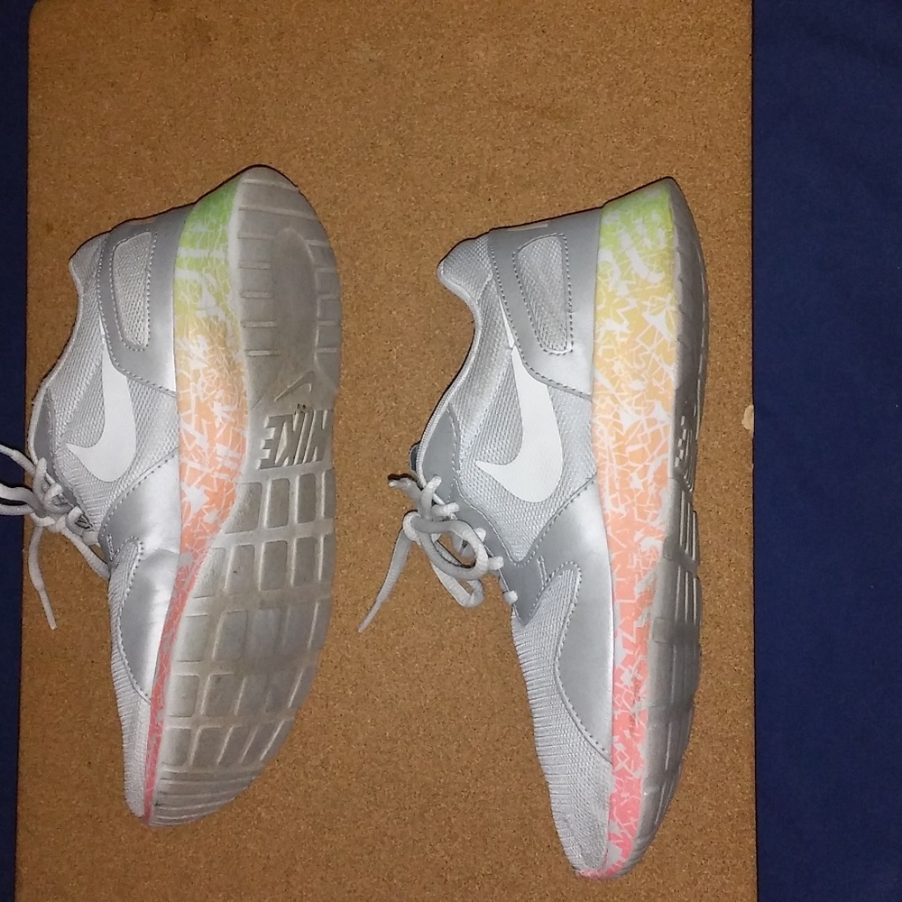 nike size 7 great cond.